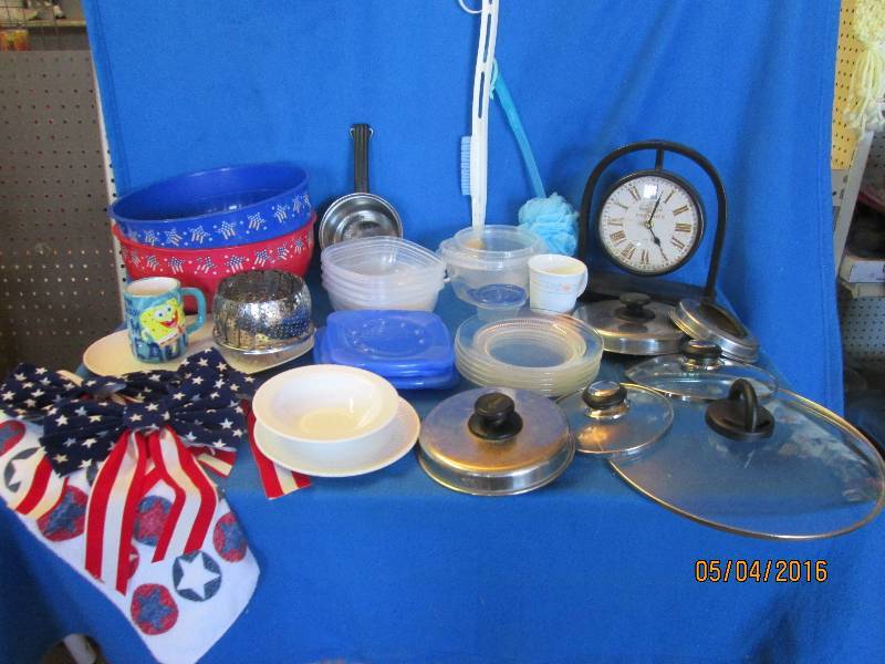 Lot of household and kitchen items...