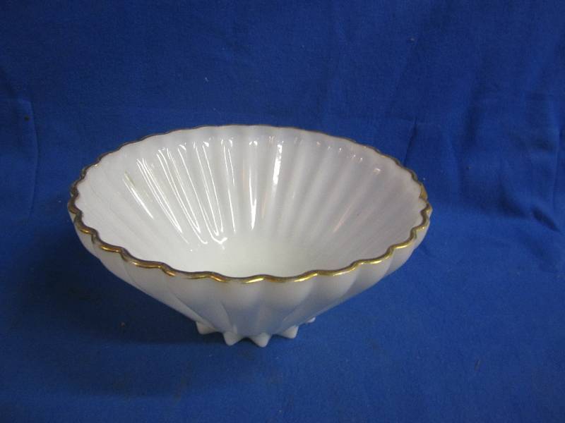 Vintage serving bowl, 11 across...