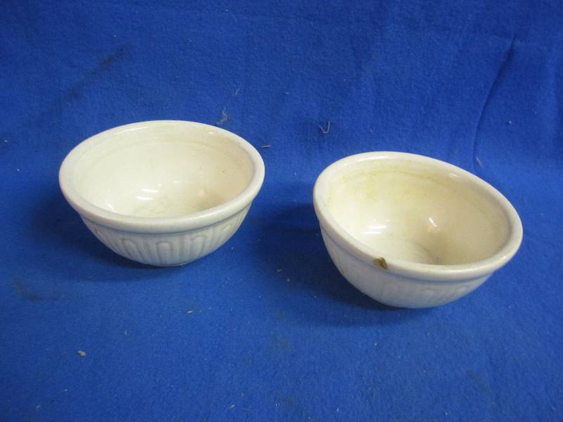 2 vintage dishes...