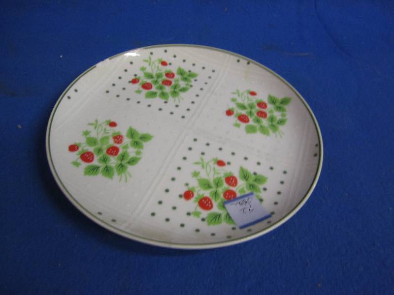 Swiss Strawberry Drop China plate, ...