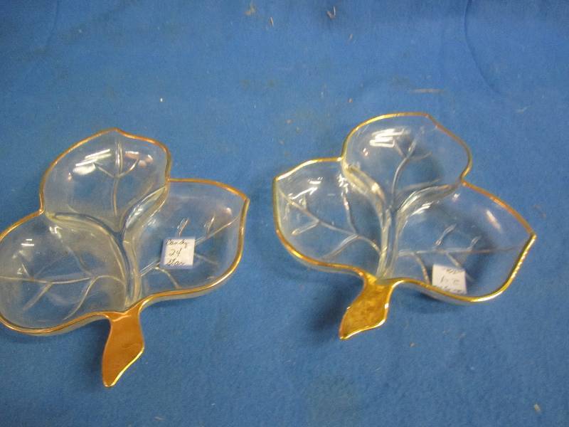 2 leaf serving sets...