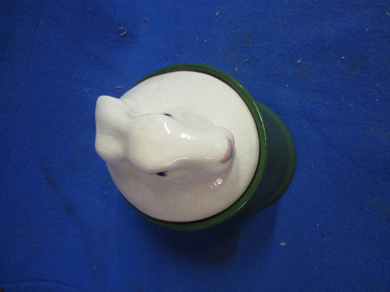 Rabbit lid holder...