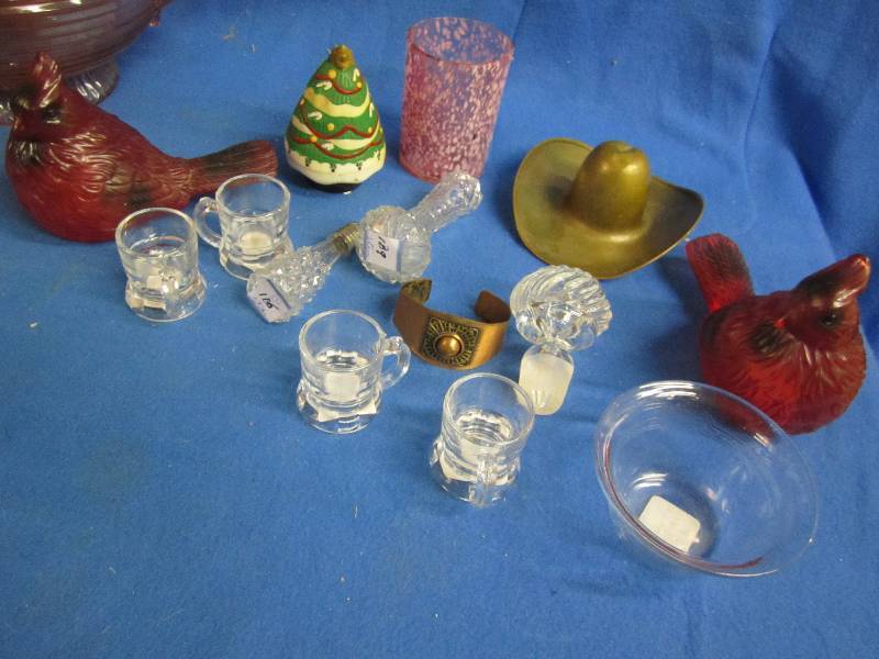 Metal western hat, cardinals, glass...