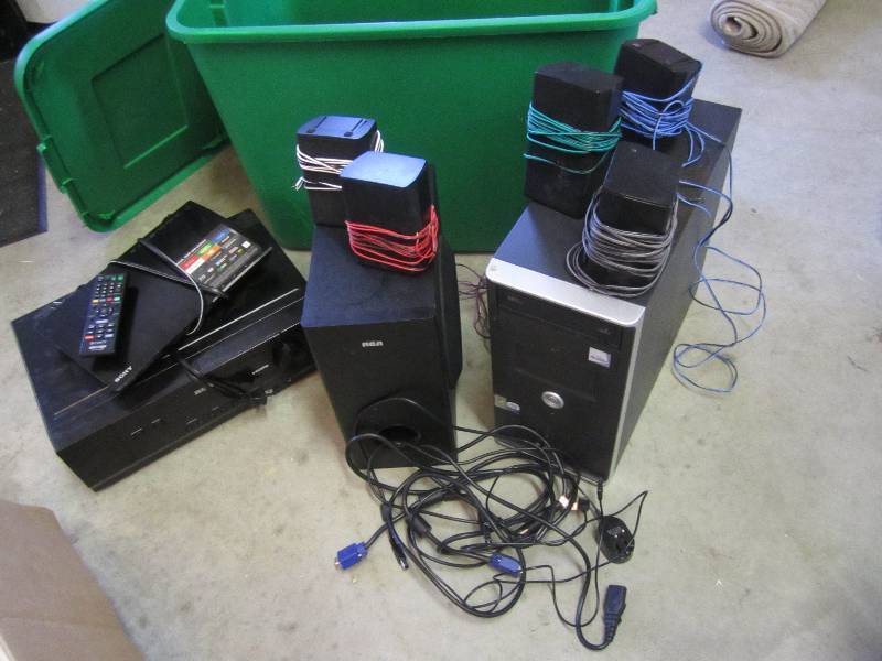 Lot of electronics, includes comput...