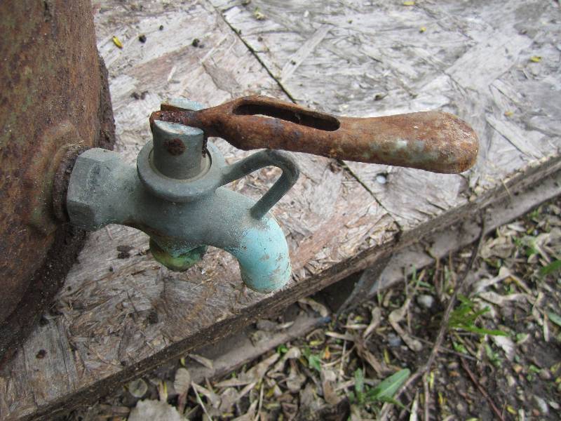 Metal barrel with vintage pour tap...