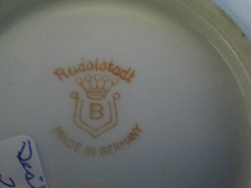 lot of 5 decorated huminbird bowls...