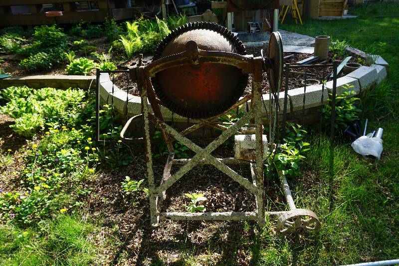 lot 6 image: Cement Mixer Powered By Electric Motor