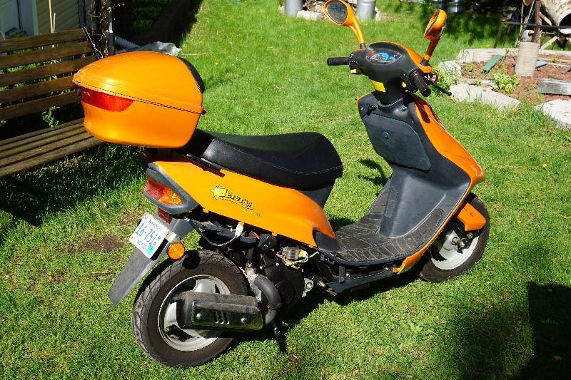 lot 2 image: 2004 Jet Star JL50QT Moped Scooter Motorcycle