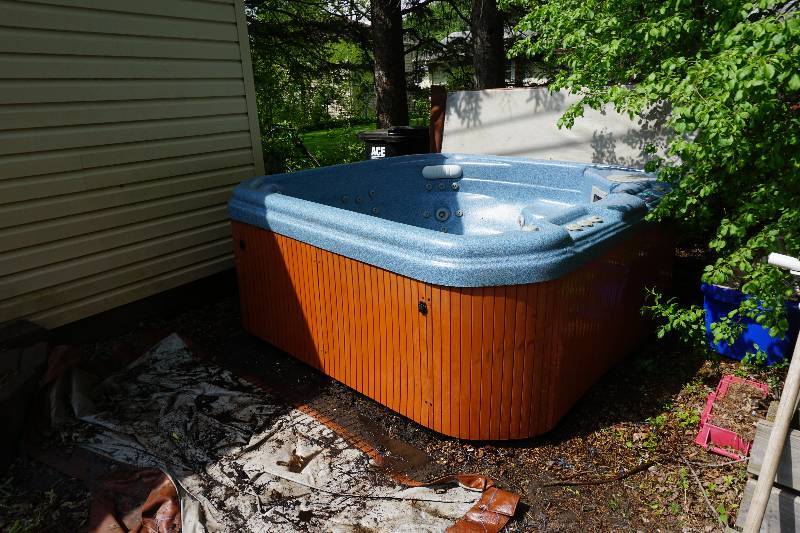 lot 3 image: Image Brand Model IMSW73910 5 Person Hot Tub Jacuzzi Spa