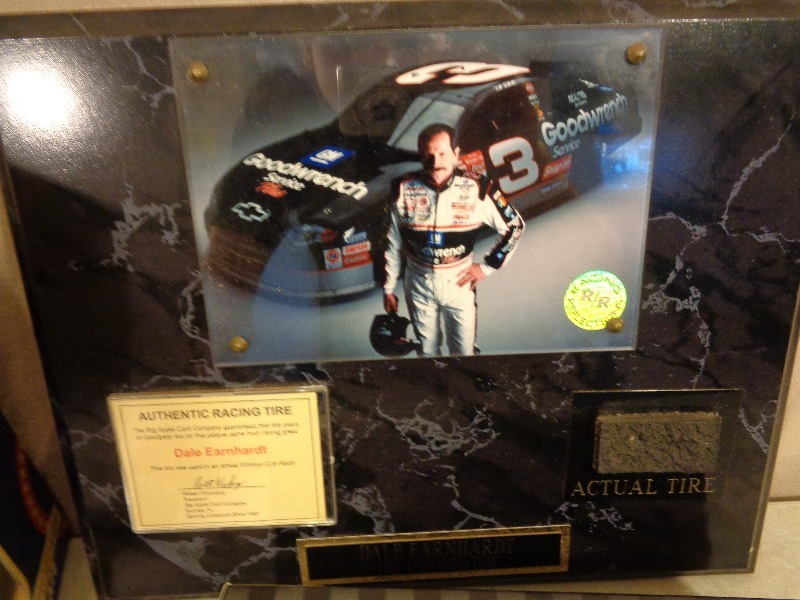 lot 121 image: Dale Earnhardt Collectibles