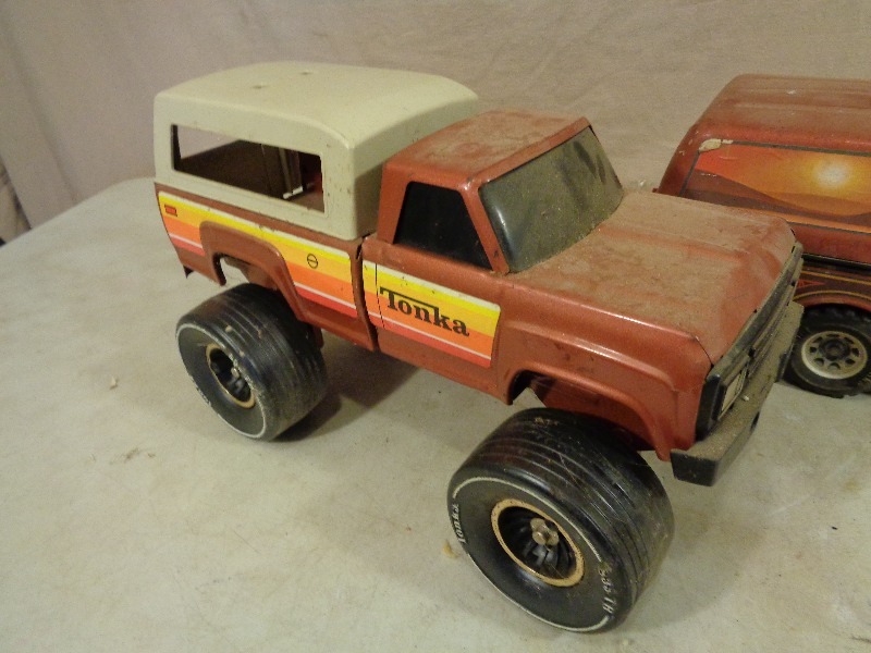 lot 125 image: Old Metal Tonka Van and Metal Truck