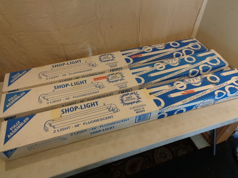 lot 80 image: 3 x 48 Fluorescent Lights