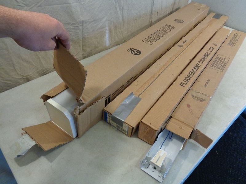 lot 81 image: 4 Assorted New Fluorescent Lights