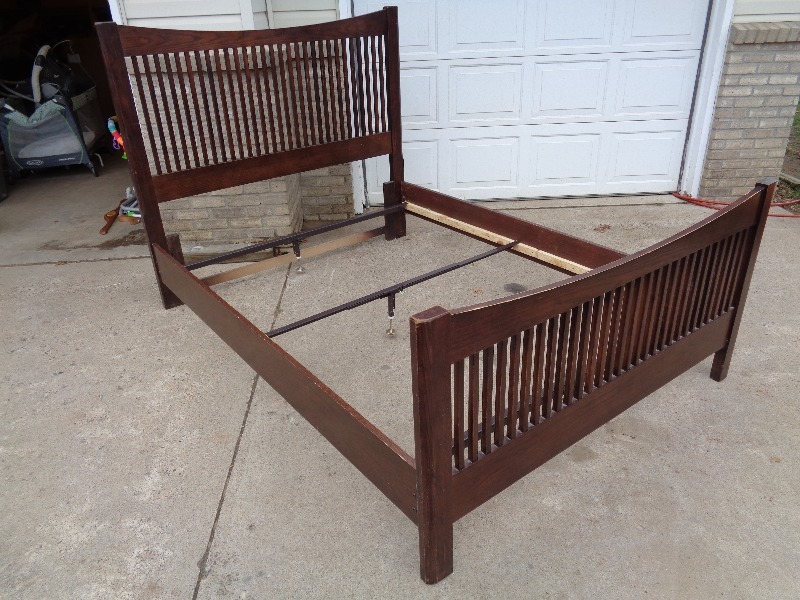 lot 27 image: Queen Size Bed