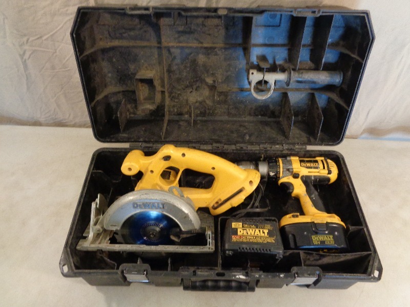 lot 76 image: 18 Volt Drill and Saw Set in Case