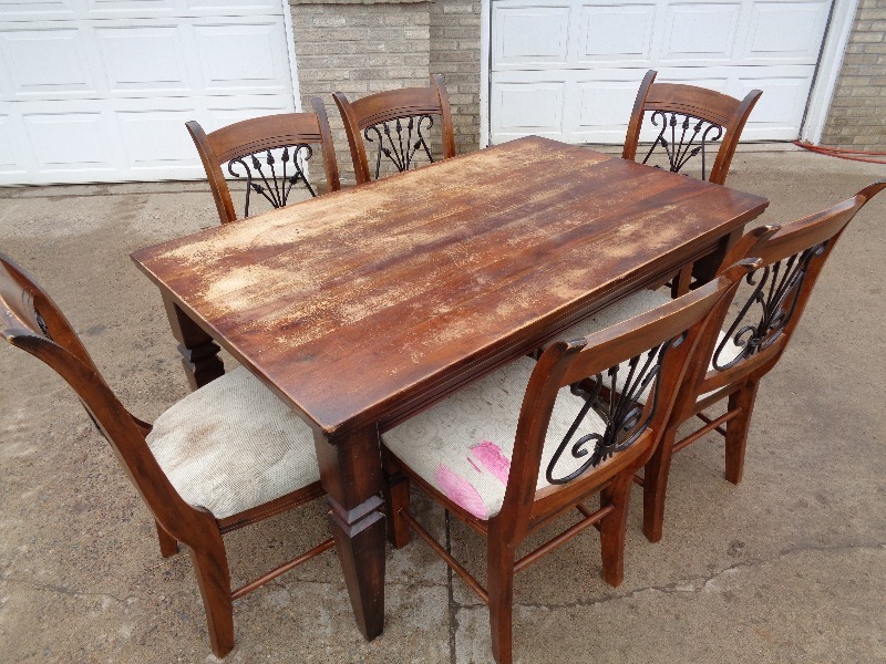 lot 15 image: Large Table and Chair Set