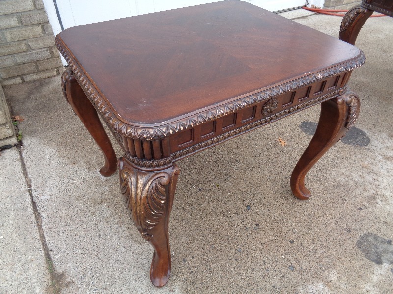lot 20 image: End Table
