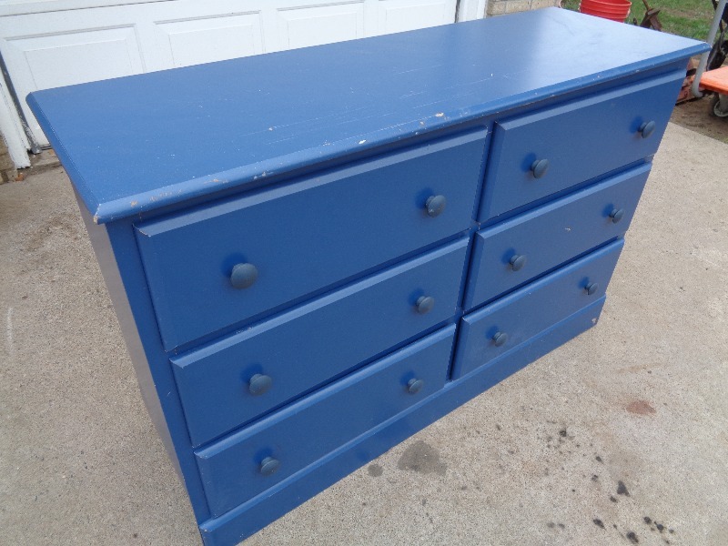lot 25 image: 6 Drawer Dresser