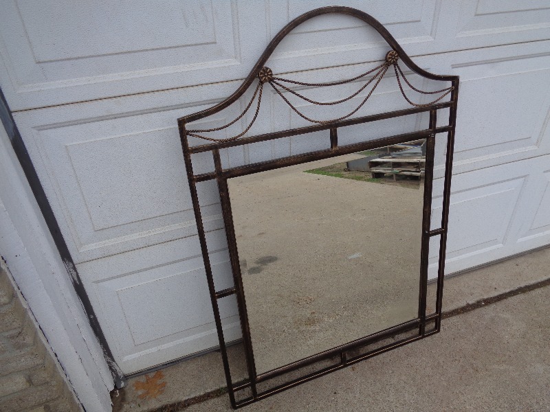 lot 29 image: Metal Framed Wall Mirror