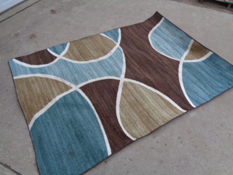 lot 31 image: 5 x 7 Area Rug