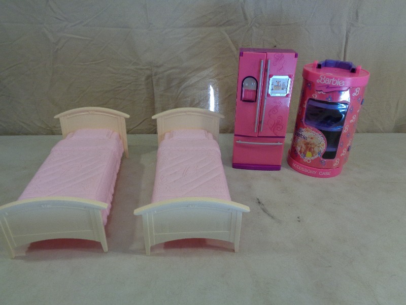 lot 66 image: Barbie Furniture