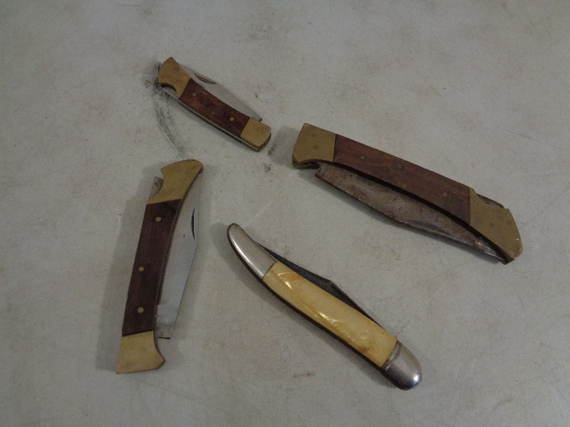 lot 68 image: 4 Pocket Knives
