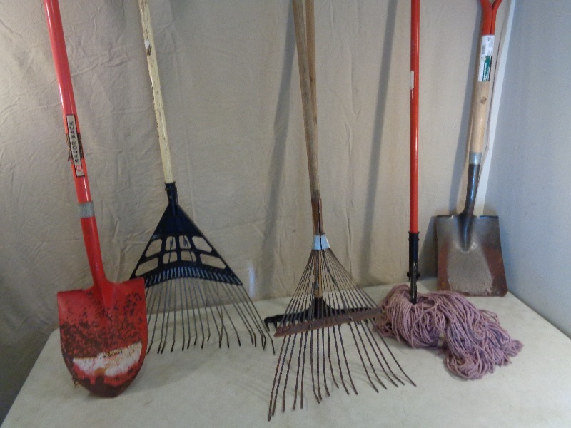 lot 83 image: Long Handle Tools