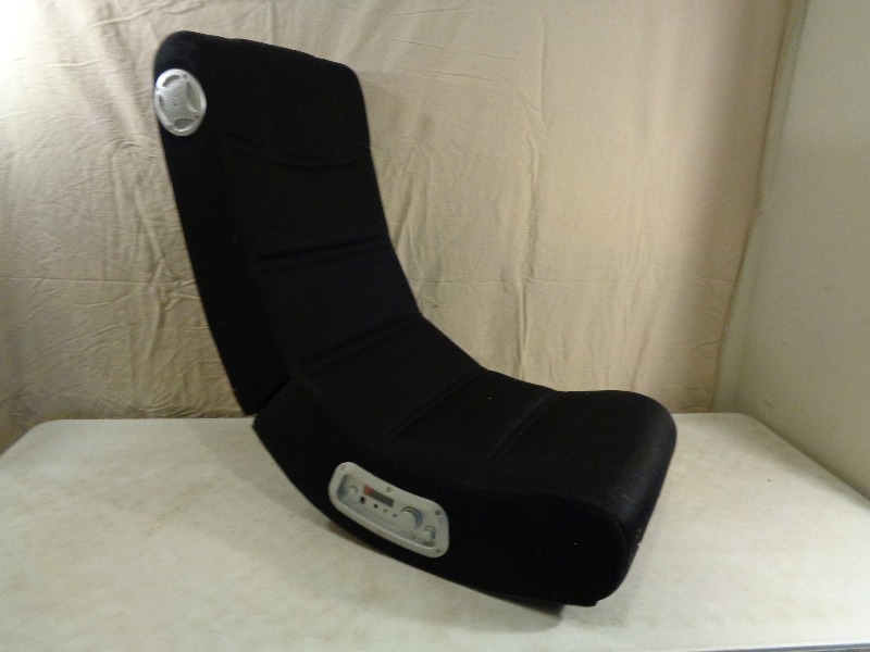 lot 100 image: Gaming Chair