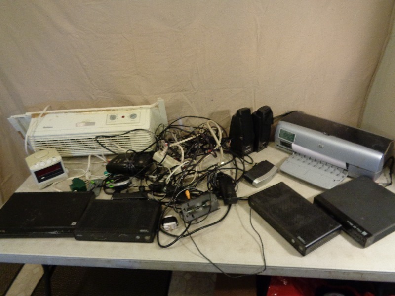 lot 105 image: Assorted Electronics