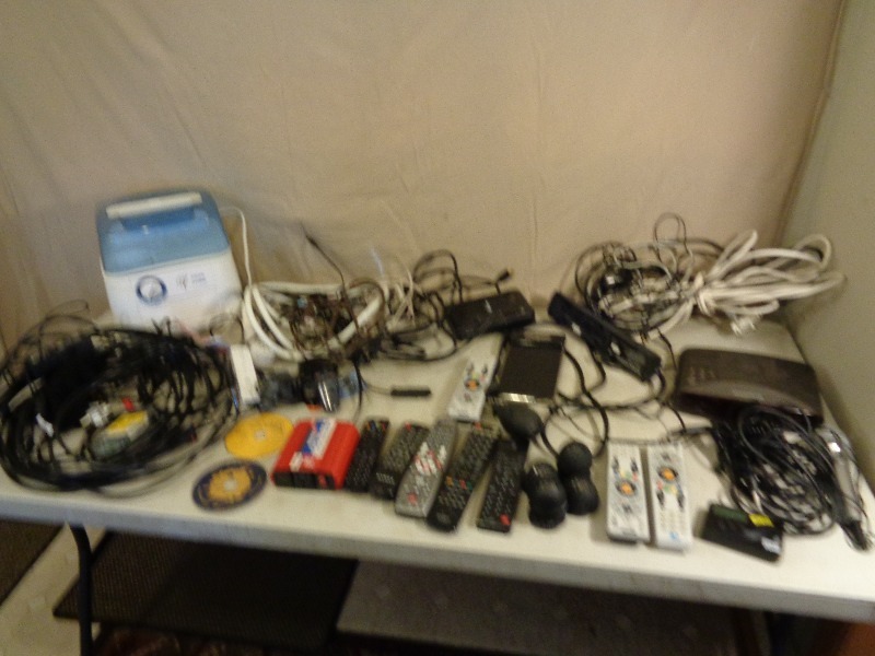 lot 106 image: Assorted Electronics