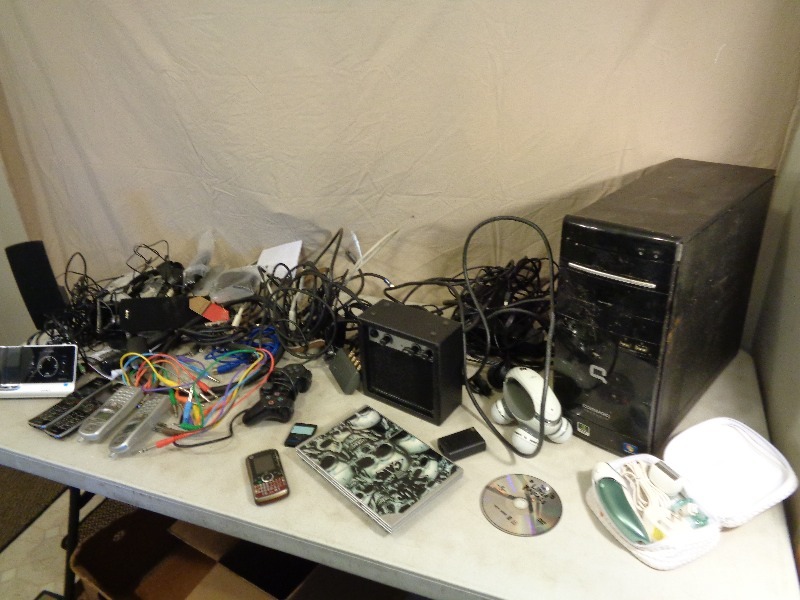lot 111 image: Assorted Electronics