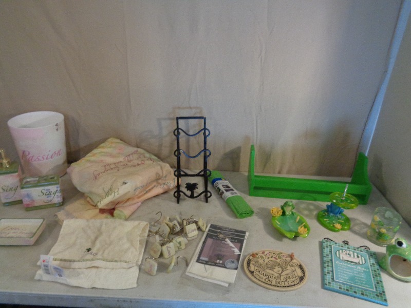lot 128 image: Bathroom Sets and More