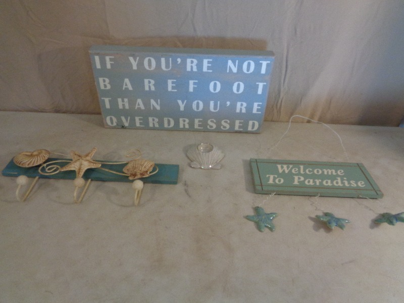 lot 131 image: Super Cute Beach  Seashell Decor