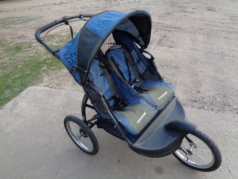 lot 90 image: Double Jogging Stroller
