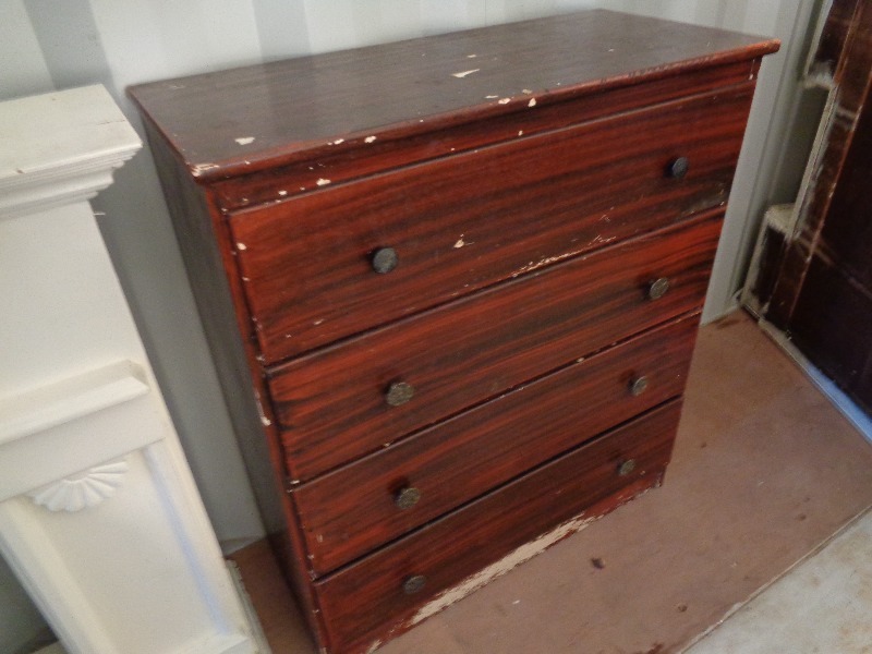 lot 44 image: 4 Drawer Dresser