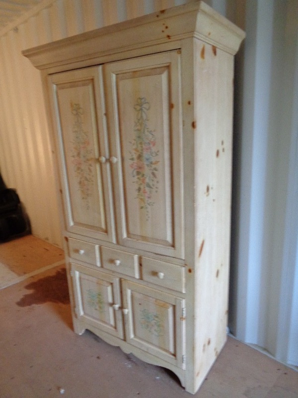 lot 47 image: Large Cabinet