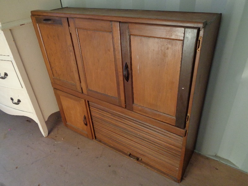 lot 47A image: Kitchen Cabinet with Sifter