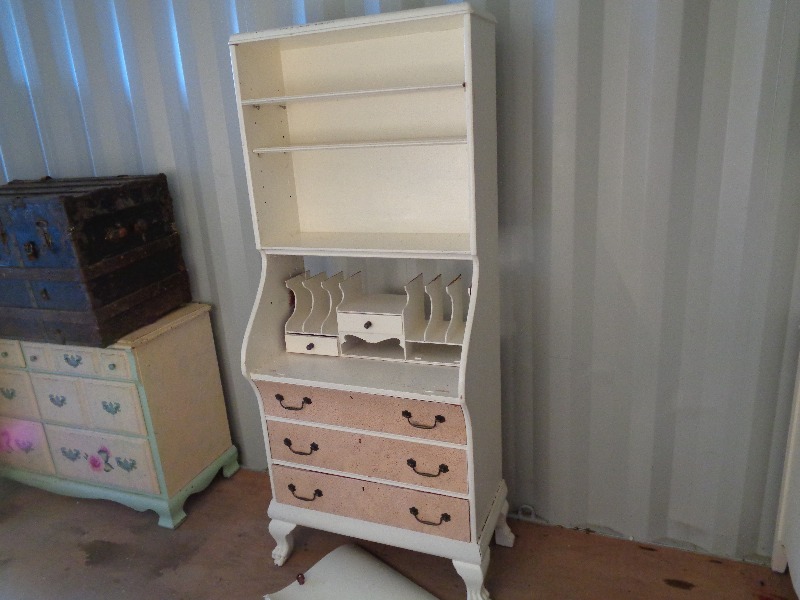 lot 49 image: Hutch  Mail Desk  Cabinet