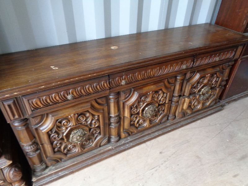lot 52E image: 9 Drawer Dresser