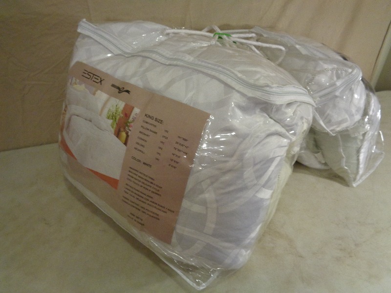 lot 137 image: King Size Bedding Set