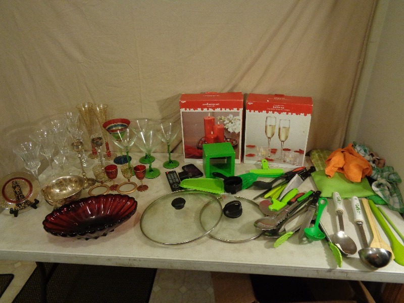 lot 143 image: Kicthen Items