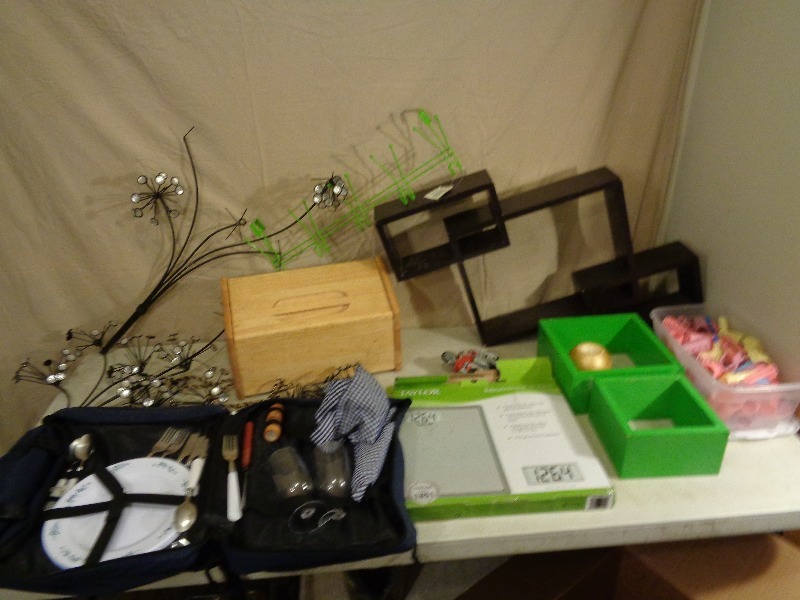 lot 149 image: Home Decor, Picnic Set, Bathroom Scale, Etc