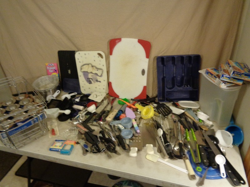 lot 153 image: Kitchen Items