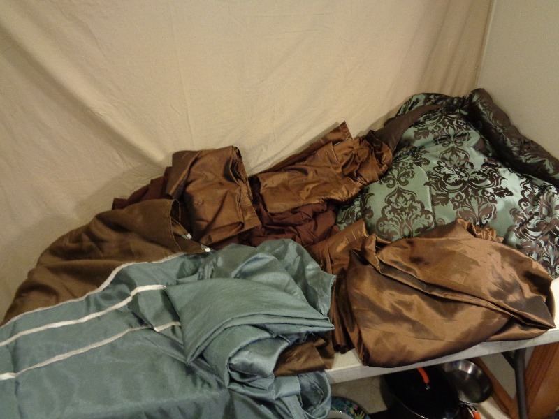 lot 170 image: Queen Size Bed Set with Curtain Panels