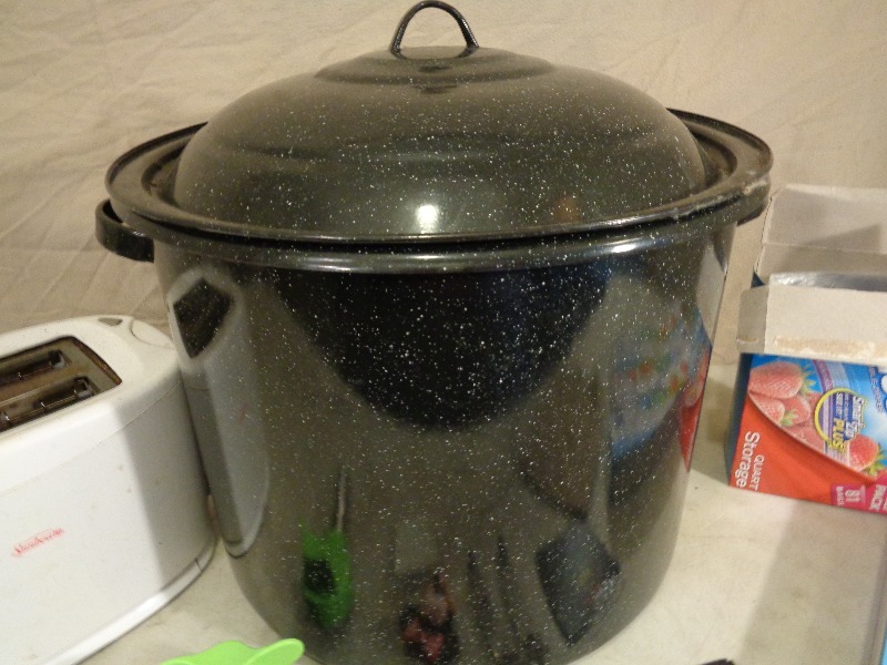 lot 178 image: Large Pot with Lid, Toaster, and More