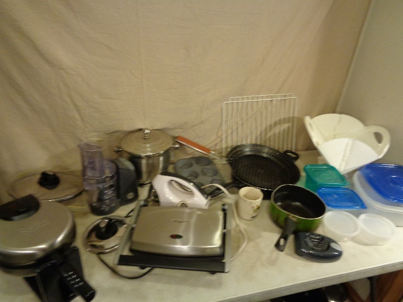 lot 183 image: Food Network Mixer, Ice Bucket, and More