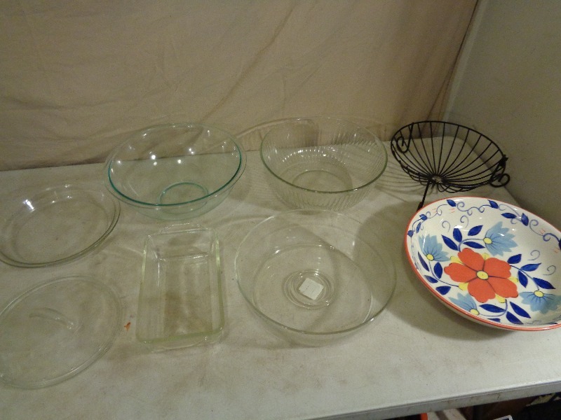 lot 188 image: Pyrex Bowls, Pyrex Pie Dish, and More