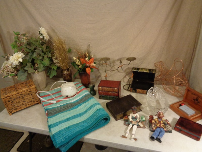 lot 189 image: Cute Metal Fish Basket, Decor, and More