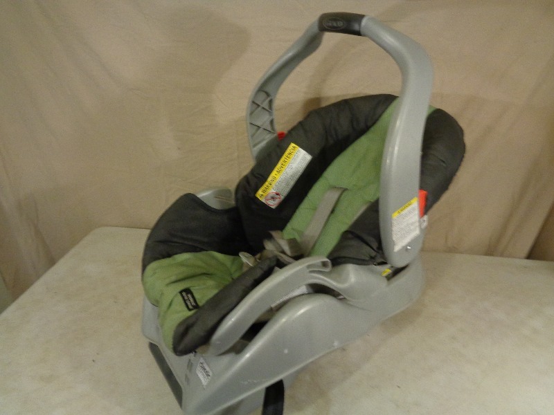 lot 202 image: Graco Carseat