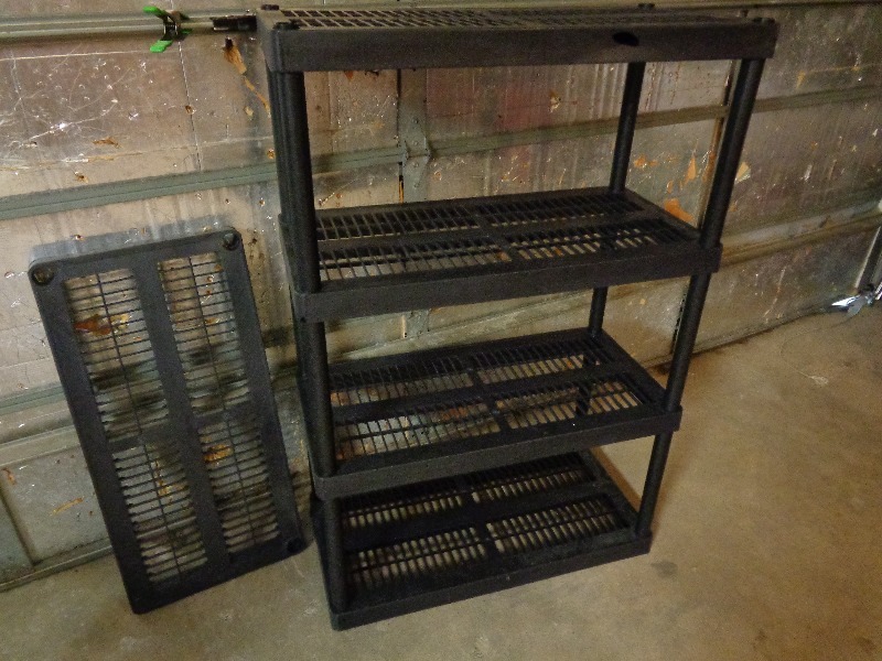 lot 203 image: 4 Tier Plastic Shelf
